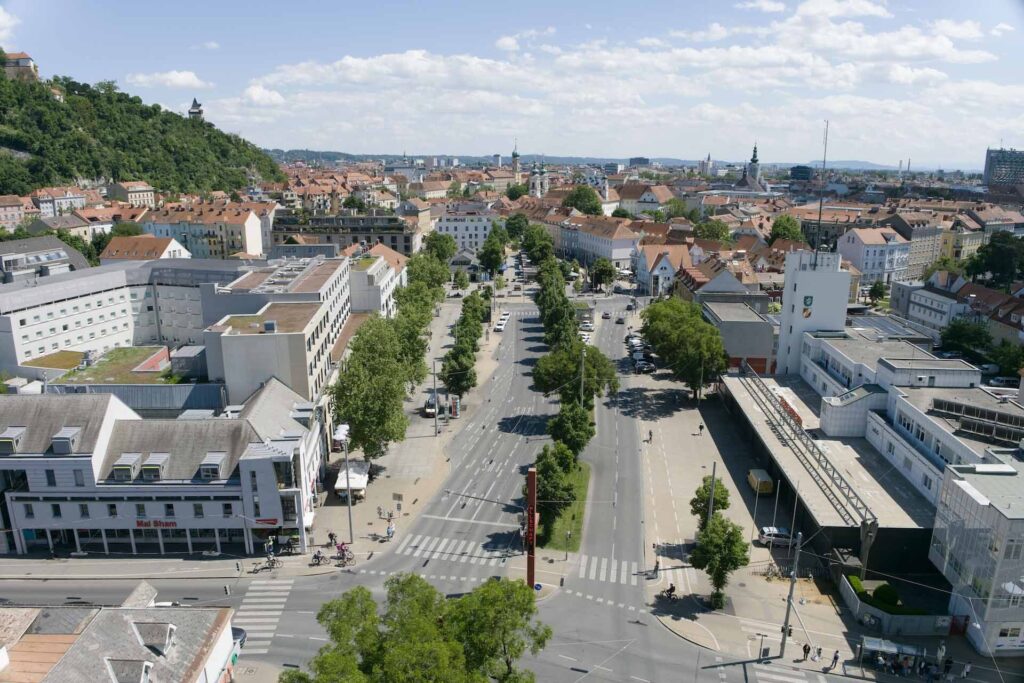 Luftbild von Graz mit Straßenkreuzung