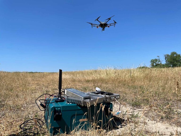 DJI M600 mit Ersatzakku und Antenne