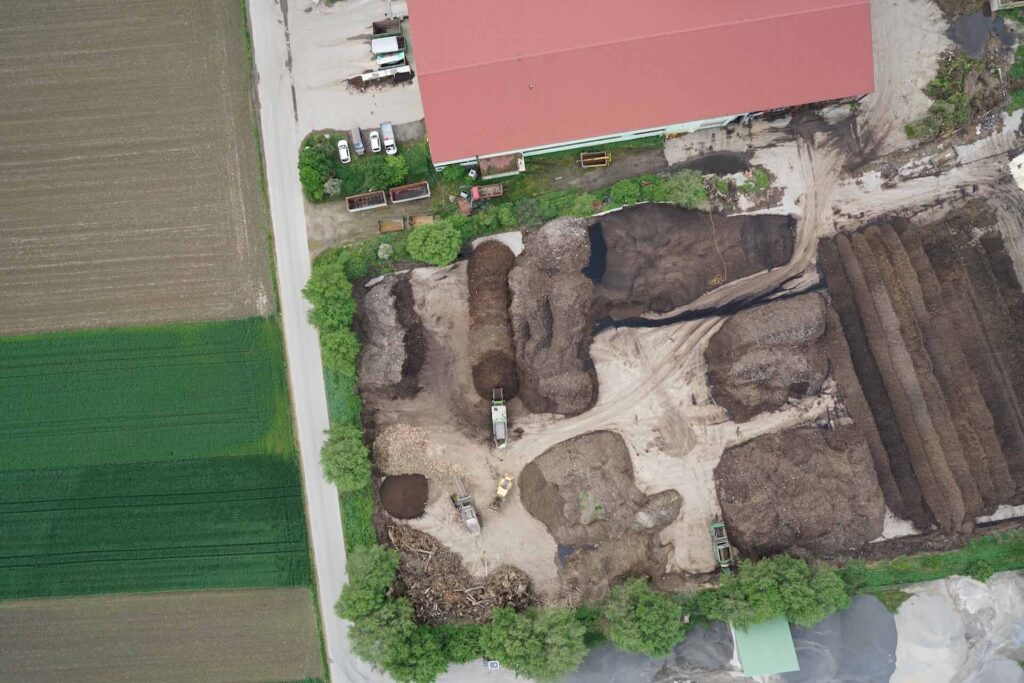 Drohnenfoto Deponielagerplatz mitnverschiedenen Materialien