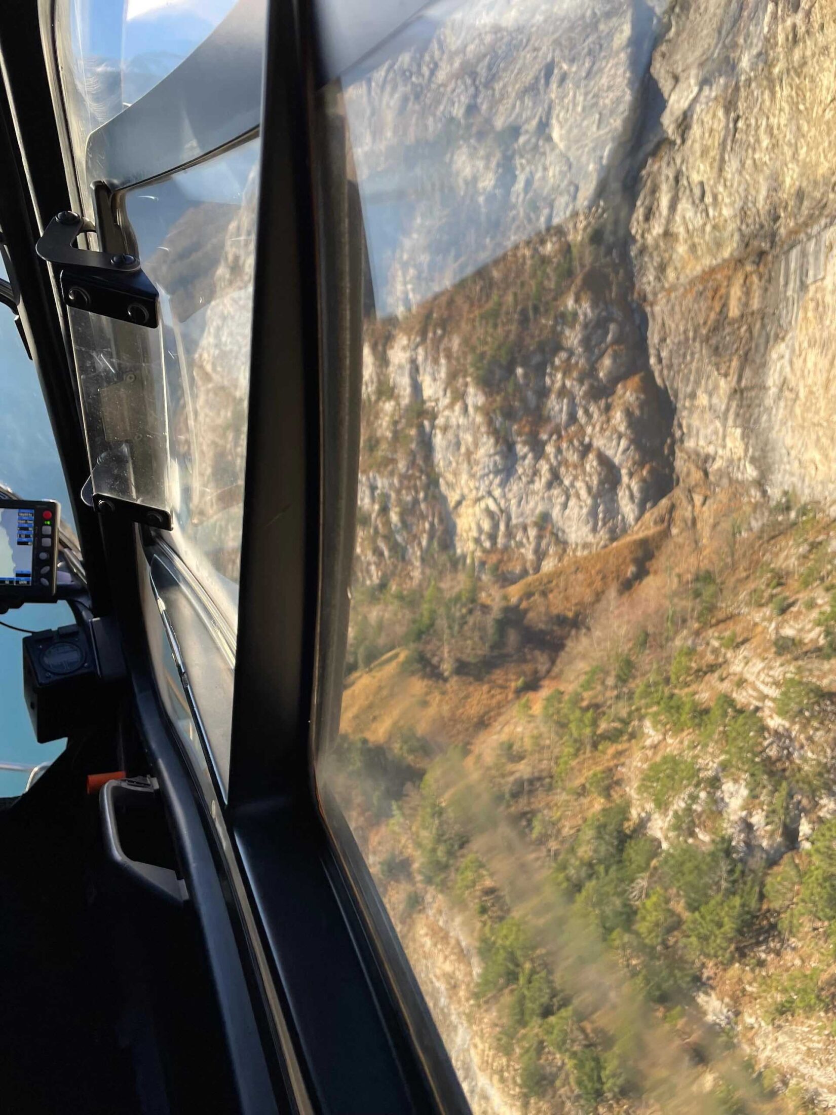 Luftaufnahmen aus dem Helikopter mit RIEGL-Rotlichtscanner | airborne laserscanning