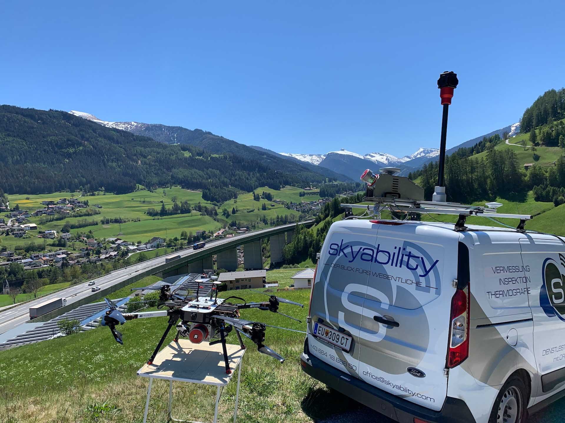 Kopter Heavy X8 mit mobilem Laserscanning Fahrzeug