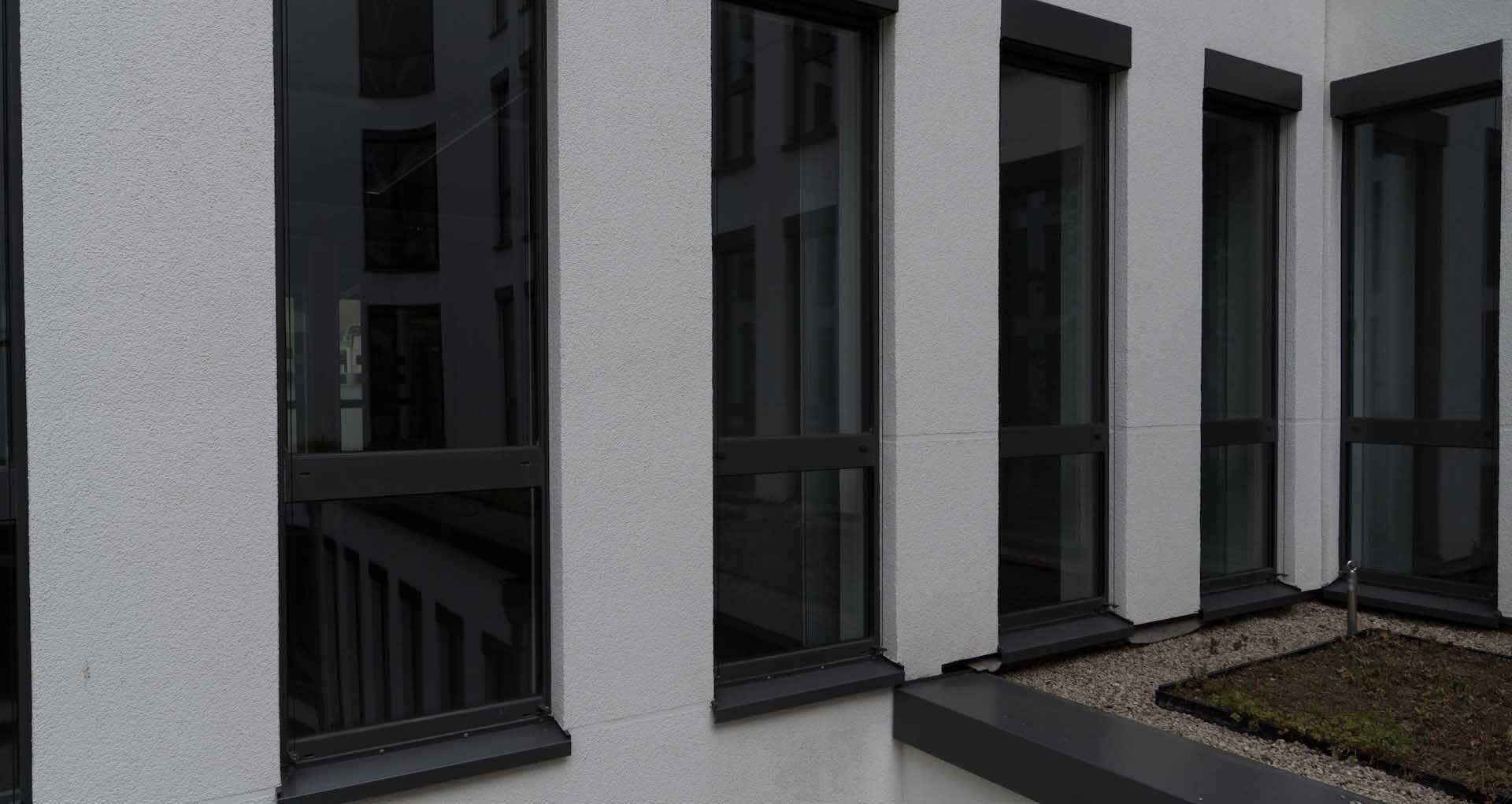 Detailansicht Firmenfassade, Fenster